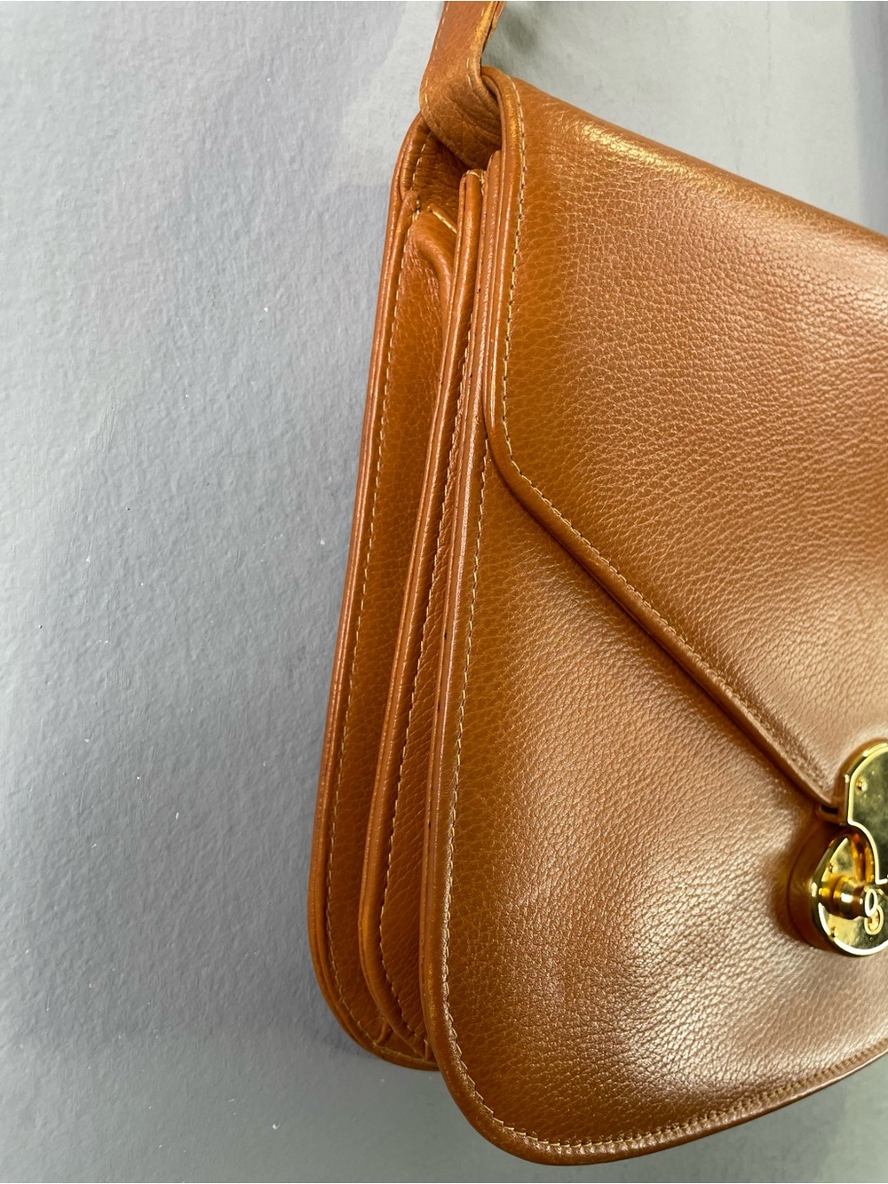 MCM rare Nature line Tan Leather Shoulder Bag with Gold Hardware - Picture 4 of 11